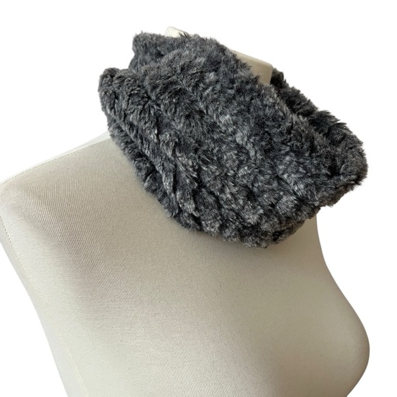 J MCLAUGHLIN AZALEA FAUX FUR NECK WARMER LUXURY CHIC ELEGANT SOFT APRES SKI GRAY - Picture 2 of 7